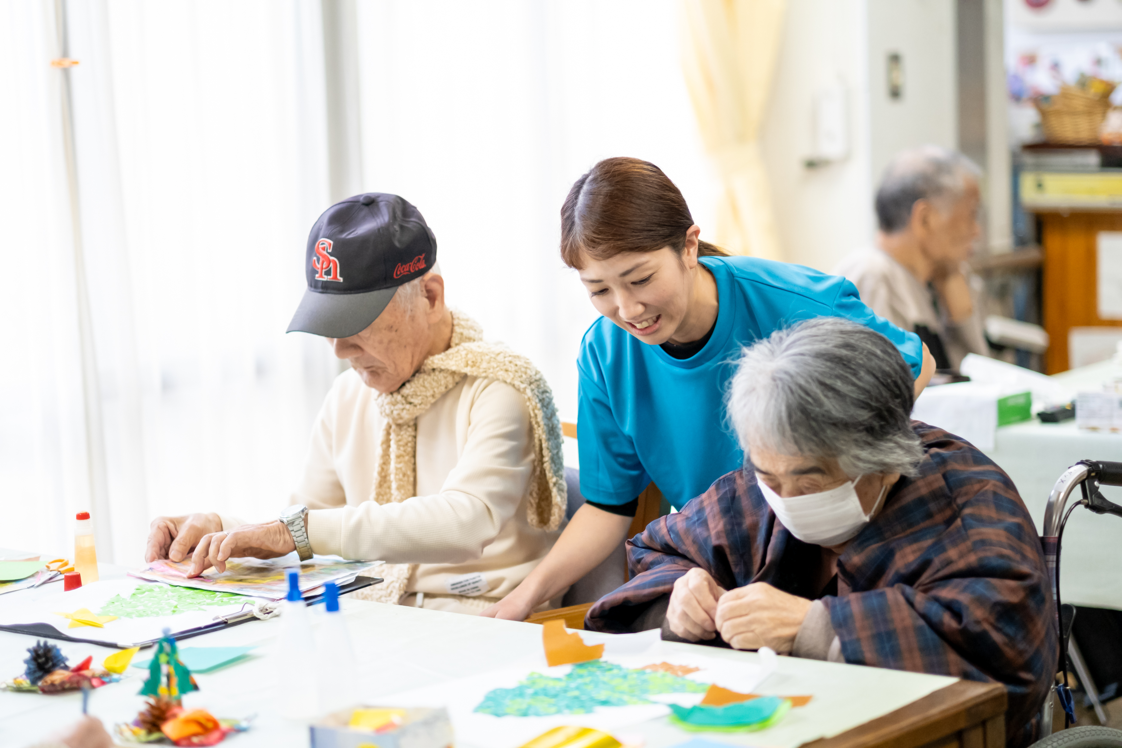 工作をする利用者たち